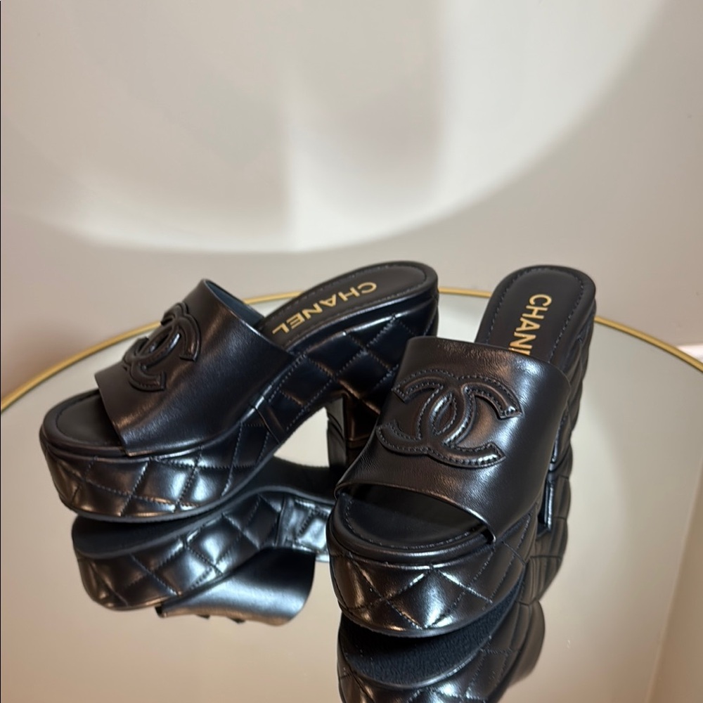 Chanel Dad 25A Quilted Lambsin leather Platform Wedge Sandals size 37